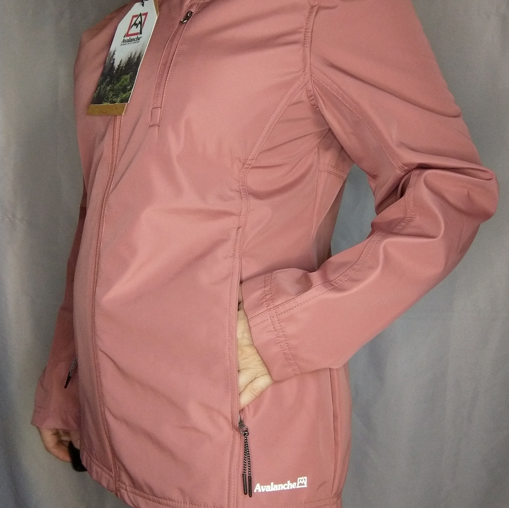 NWT Avalanche wind and rain resistant spring, summer, fall size M, jacket.